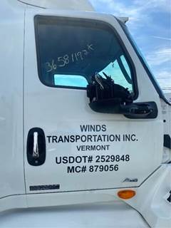 International LT625 Right Door