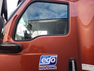 International LT625 Left Door