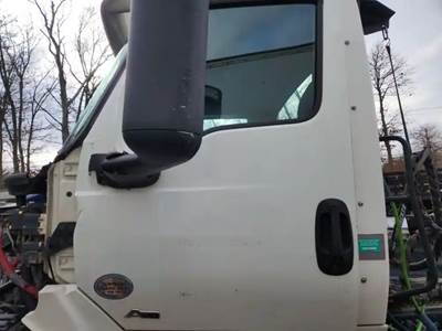 International LT625 Left Door
