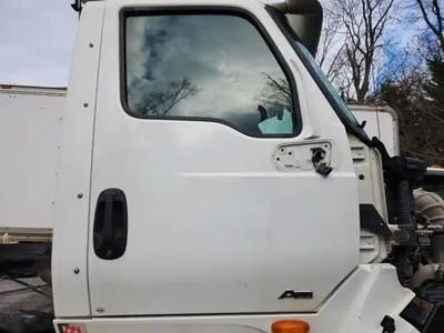 International LT625 Right Door