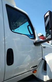 International LT625 Right Door