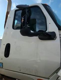 International LT625 Right Door