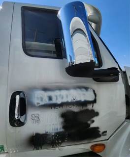 International LT625 Right Door