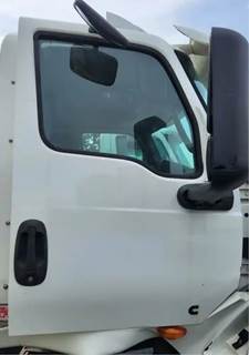 International LT625 Right Door