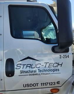 International LT625 Right Door