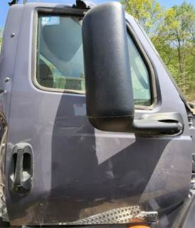 International LT625 Right Door