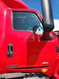 International LT625 Right Door