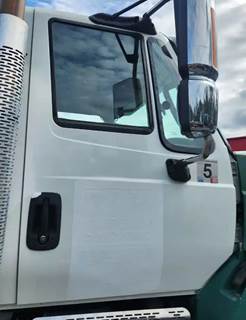 International WorkStar 7400 Right Door