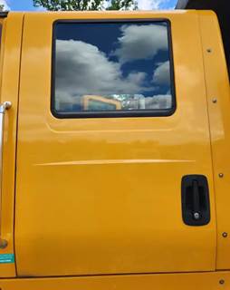 International WorkStar 7500 Left Door