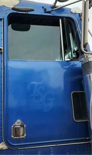 Kenworth Right Door for a 1990 Kenworth W900