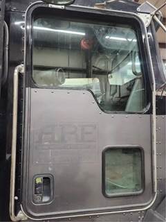 Kenworth T370 Right Door