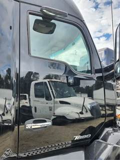 Kenworth T680 Right Door