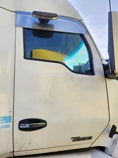 Kenworth T680 Right Door