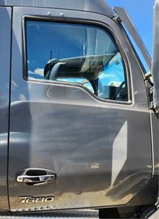Kenworth T680 Right Door