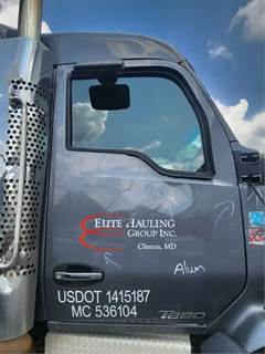 Kenworth T880 Right Door