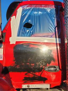 Kenworth T880 Left Door