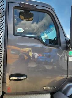 Kenworth T880 Right Door