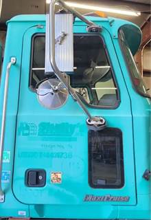 Mack CHN613 Right Door