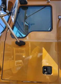 Mack CHN613 Left Door