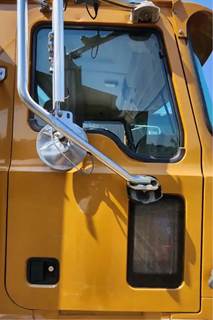 Mack CHN613 Right Door