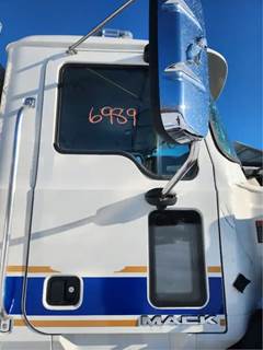 Mack Granite GU813 Right Door for a 2008 Mack GU813