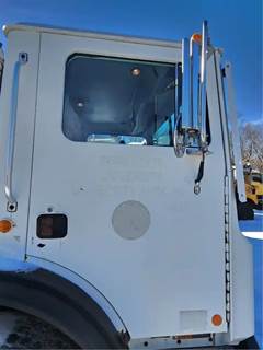 Mack MRU613 Right Door