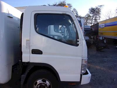 Mitsubishi FE-84D Door for a 2007 Mitsubishi Fuso FE84D