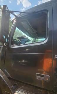 Volvo VNL Left Door