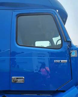 Volvo VNL Right Door