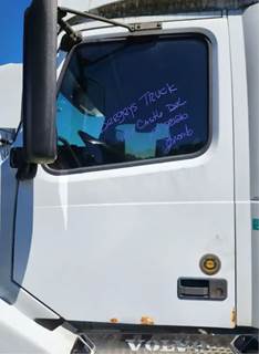Volvo VNL Left Door