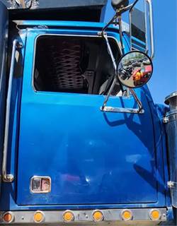 Western Star 4900FA Right Door for a 2003 Western Star 4900 FA