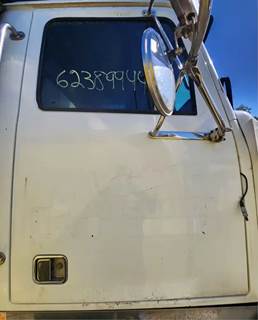 Western Star 4900SA Right Door for a 2007 Western Star 4900 SA