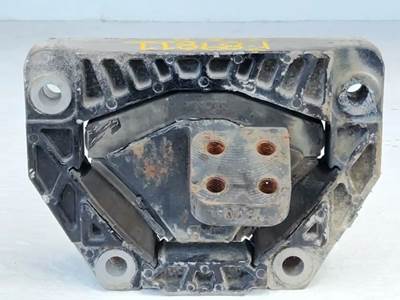 Peterbilt 579 Engine Mount
