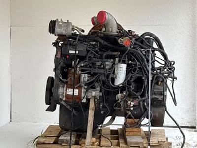 Cummins ISC Engine for a 1999 Freightliner FL70
