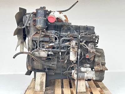 Cummins ISC Engine for a 1999 Peterbilt 330