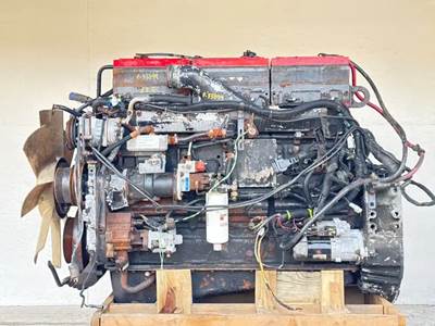 Cummins N14 Engine for a 2000 Volvo VNL