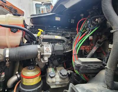Detroit DD13 Engine for a 2015 Freightliner Cascadia 113