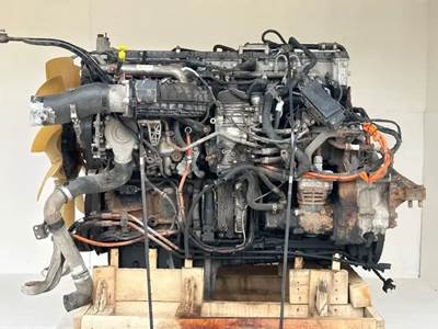 Detroit DD13 Engine - 525 HP