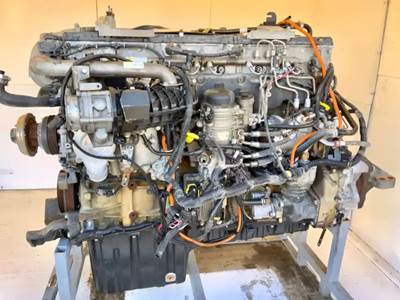 Detroit DD15 Engine for a 2014 Freightliner Cascadia 125