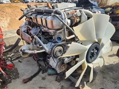 Detroit DD15 Engine for a 2014 Freightliner Cascadia 125