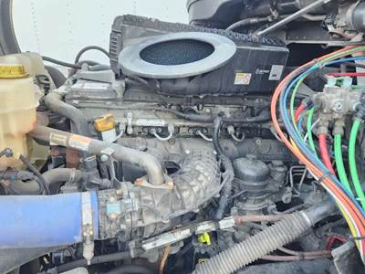 Detroit DD15 Engine for a 2022 Freightliner Cascadia 126