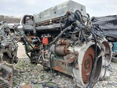 Detroit Series 60 Engine for a 2004 Freightliner Columbia 120