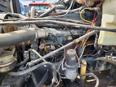 Detroit Series 60 Engine for a 2004 Freightliner Columbia 120
