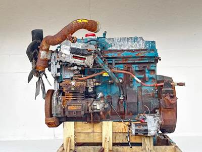 International DT466 Engine for a 2001 International 4900