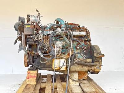 International DT466 Engine for a 1985 International 4900