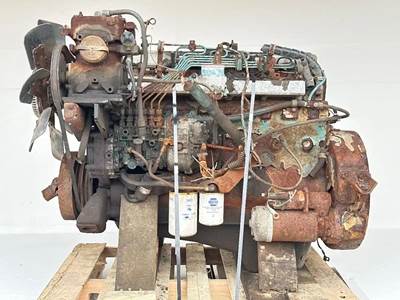 International DT466C Engine for a 1992 International 4900