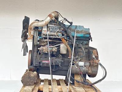 International DT466E Engine for a 2000 International 4900