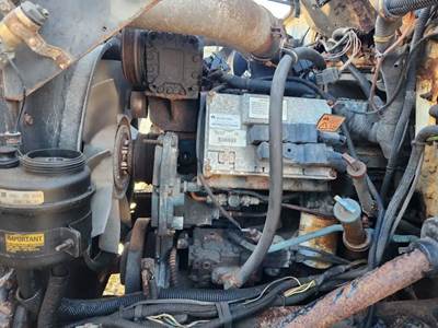 International DT466E Engine for a 2001 International 4900