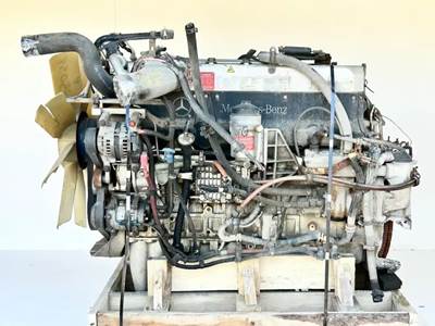 Mercedes-Benz MBE 4000 Engine for a 2007 Freightliner Columbia 120