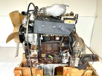 Mercedes-Benz MBE 900 Engine for a 2005 Freightliner MT45 Chassis